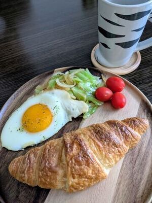 クロワッサンの朝食